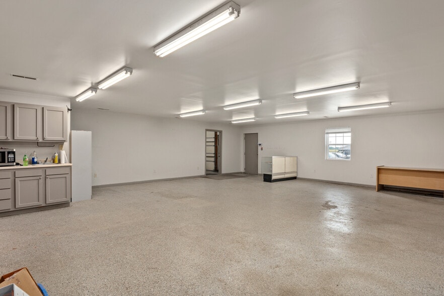 More Photos Of 2149 E Frontage Rd, Staunton Auto Dealership For Sale