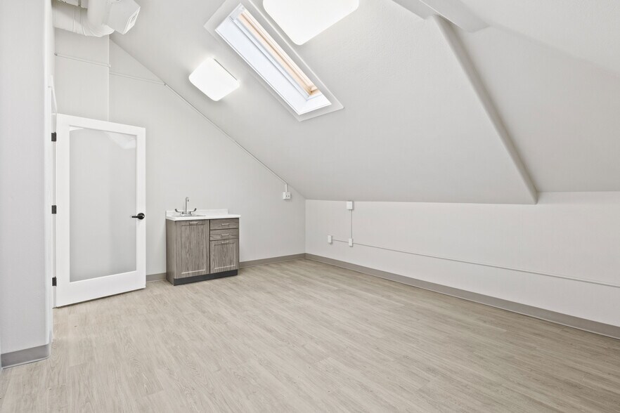 More Photos Of 350 Miller St SE, Salem Office For Sale