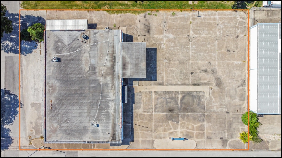 More Photos Of 130 S 4th St, La Porte General Retail For Sale