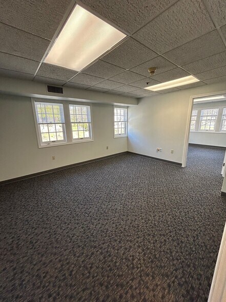 More Photos Of 4 S Main St, Ipswich Storefront Retail Office For Lease