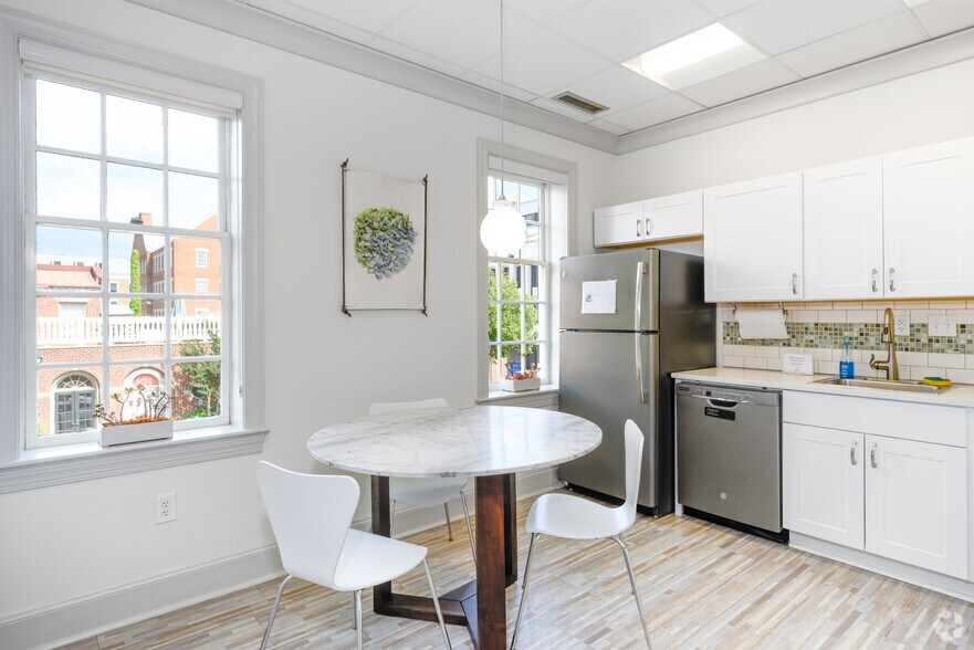 More Photos Of 600 Cameron St, Alexandria Office For Lease