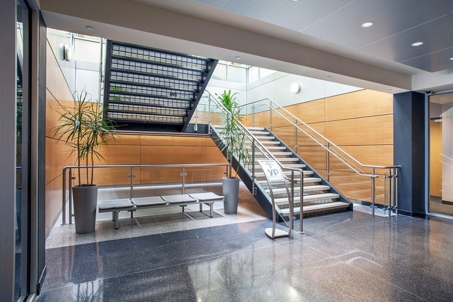 More Photos Of 13640-13690 Riverport Dr, Maryland Heights Office For Lease