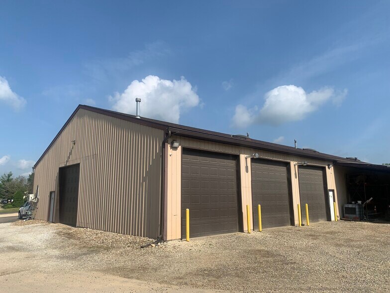 Primary Photo Of 463 Etheridge Blvd S, Canal Fulton Service For Lease