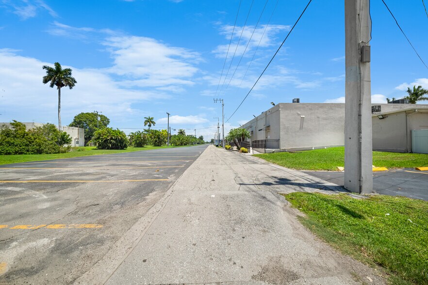 More Photos Of 362-364 S Main St, Belle Glade Storefront Retail Office For Sale