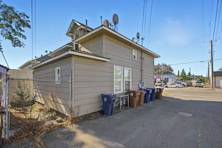 More Photos Of 1704-1712 N Ash St, Spokane Apartments For Sale