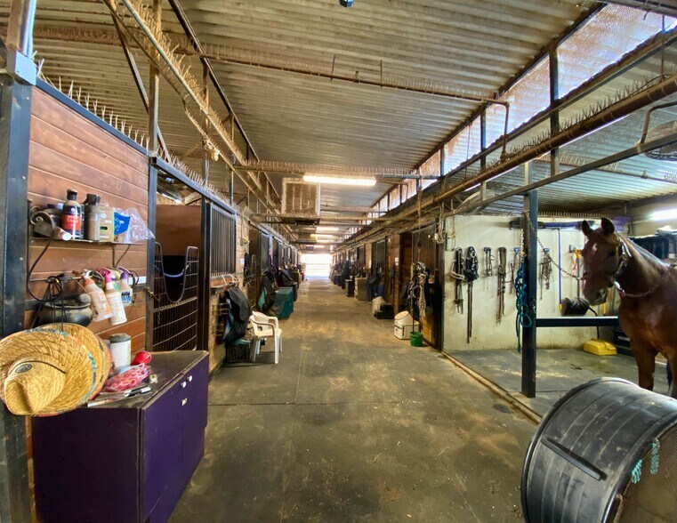 More Photos Of 1830 Riverside Dr, Glendale Horse Stables For Sale