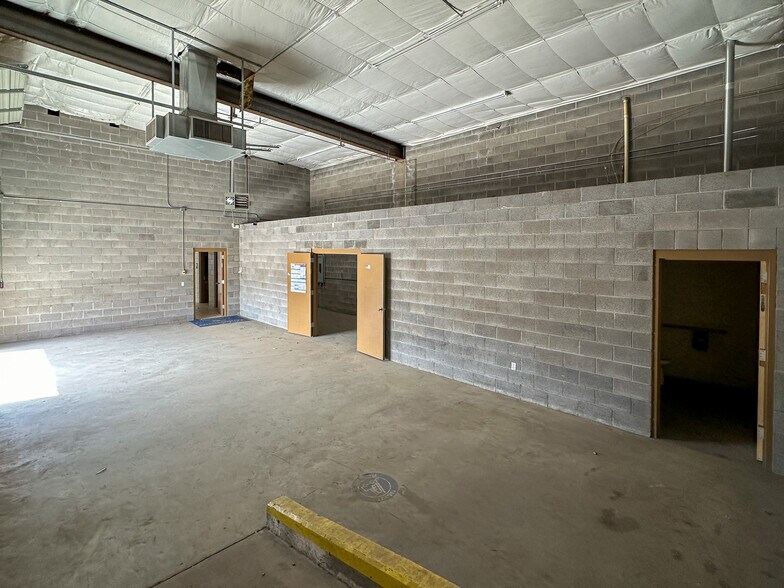 More Photos Of 801 Pendale Rd, El Paso Distribution For Sale