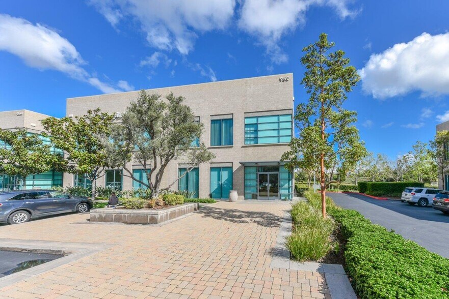 More Photos Of 950 Roosevelt Ave, Irvine Loft Creative Space For Lease