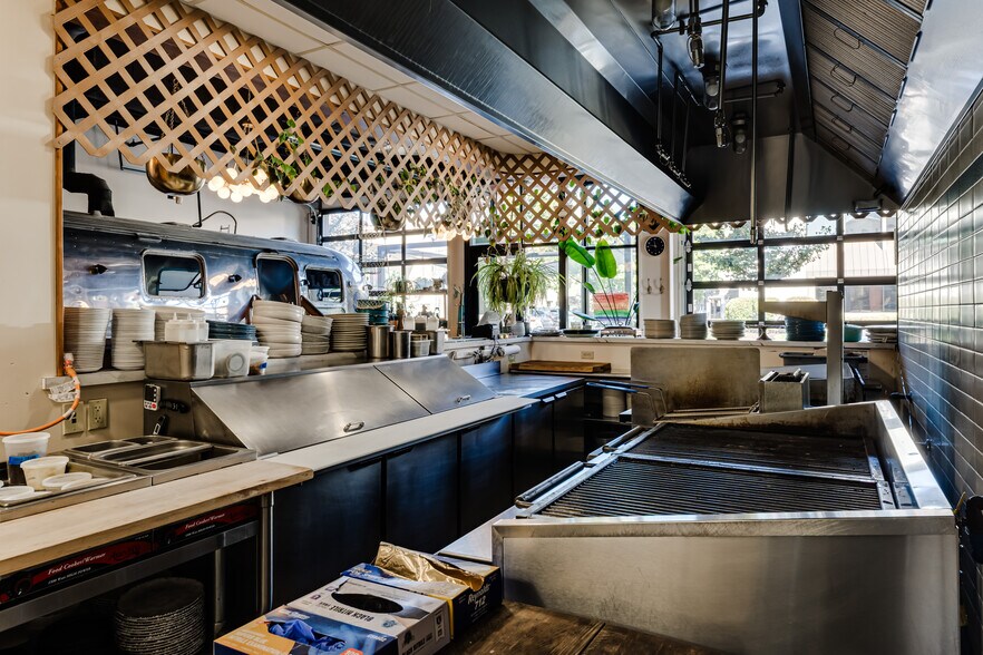 More Photos Of 50-60 E 11th Ave, Eugene Industrial For Sale