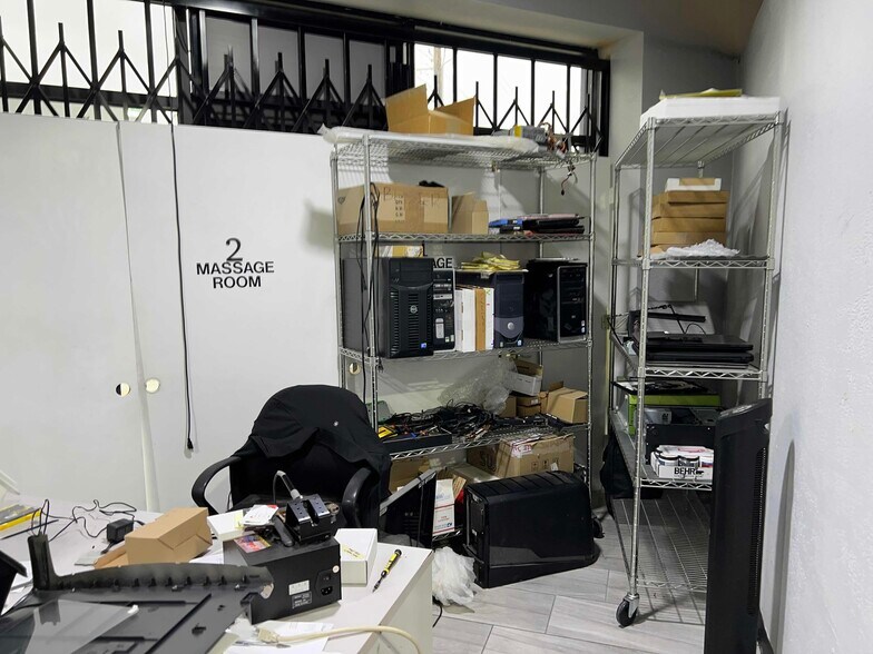 More Photos Of 3051 E Thomas Rd, Phoenix Freestanding For Lease