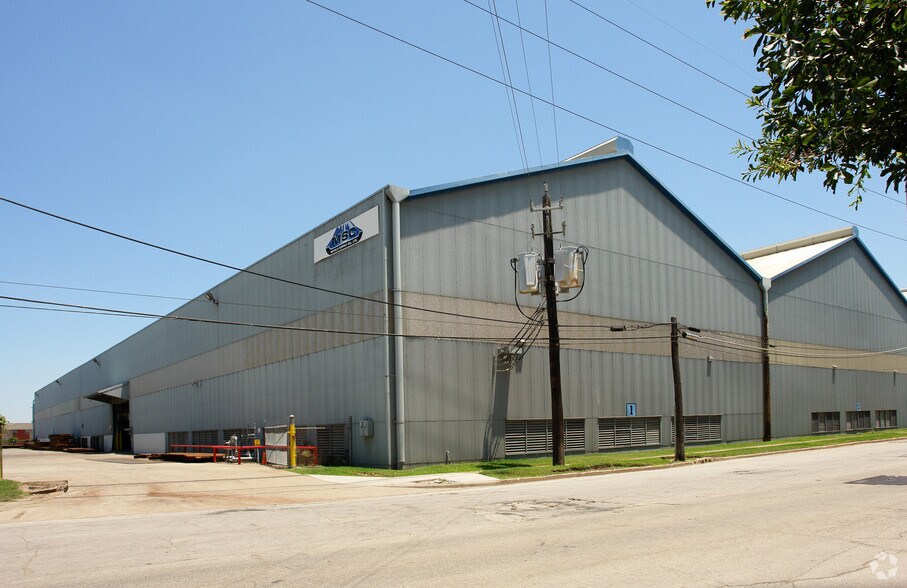 More Photos Of 5311 Clinton Dr, Houston Warehouse For Lease