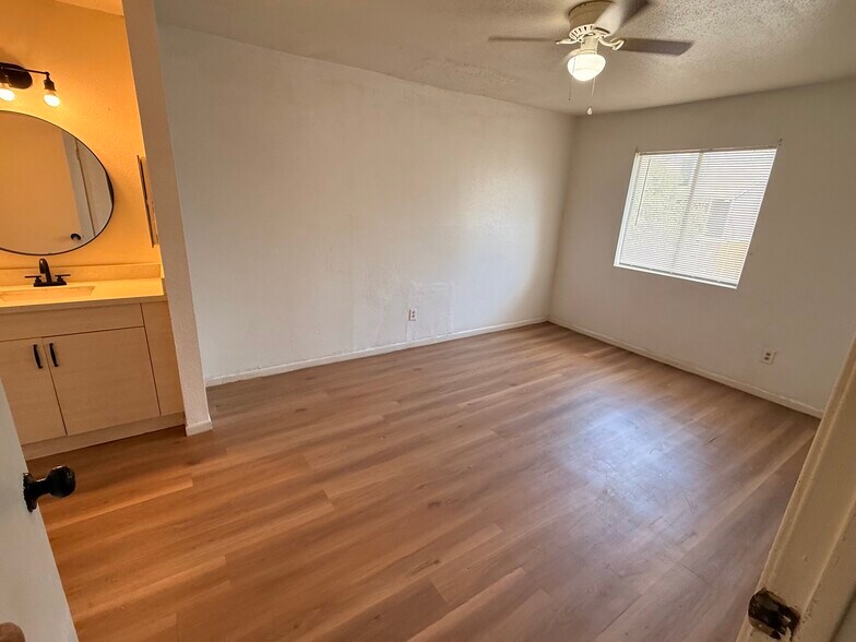 More Photos Of 12606 Ashford Meadow Dr, Houston Multifamily For Sale