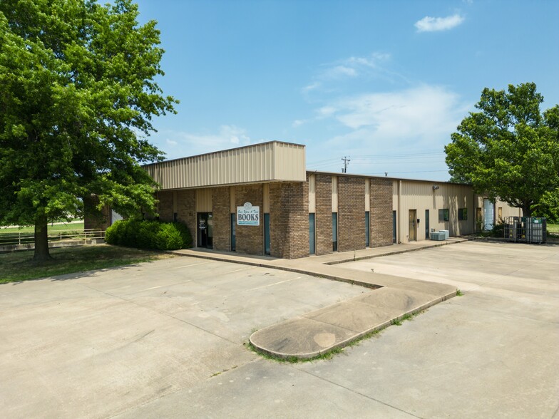 Primary Photo Of 224 Industrial Cir E, Tontitown Warehouse For Sale