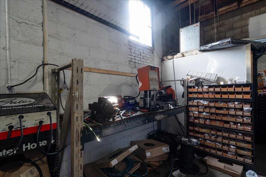 More Photos Of 317 General Daniel Ave N, Danielsville General Retail For Sale