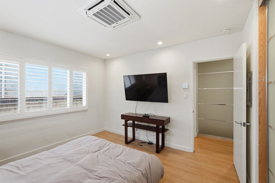 More Photos Of 5236 Bellingham Ave, Valley Village Apartments For Sale