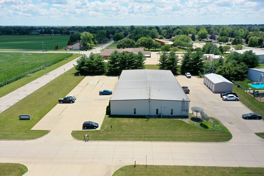 More Photos Of 1801 N 13th Ave E, Newton Flex For Lease