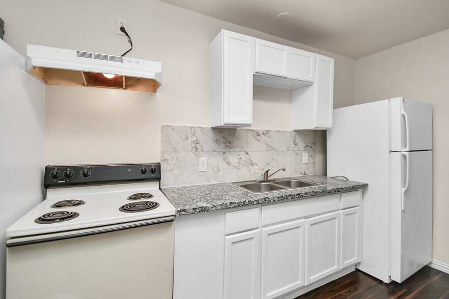 More Photos Of 4201-4203 Phlox St, Houston Apartments For Sale