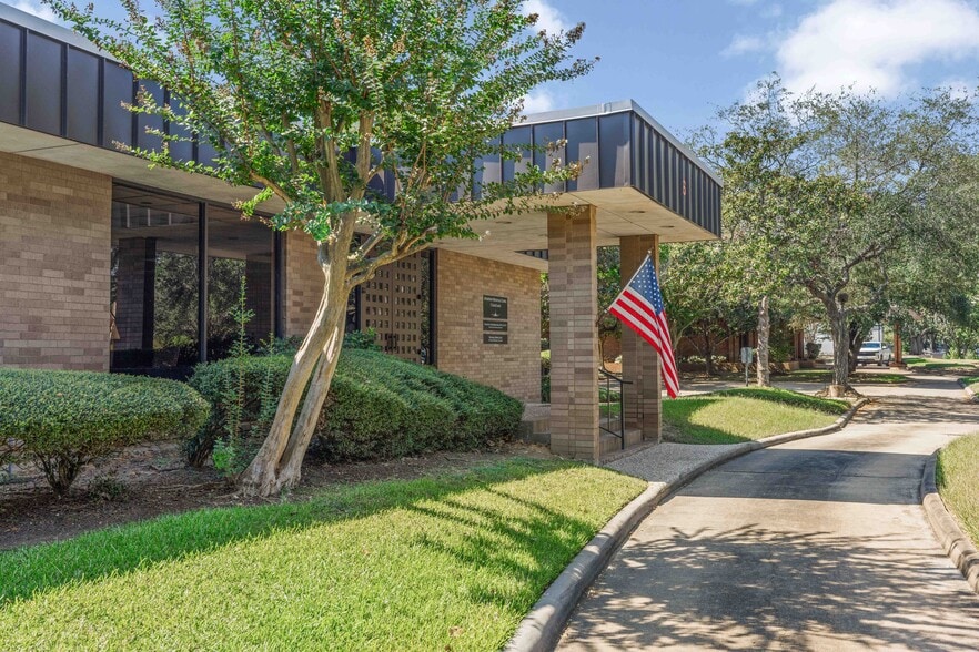 More Photos Of 6 Professional Park Dr, Webster Medical For Sale