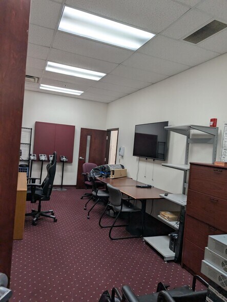 More Photos Of 935 S South St, Wilmington Unknown For Lease