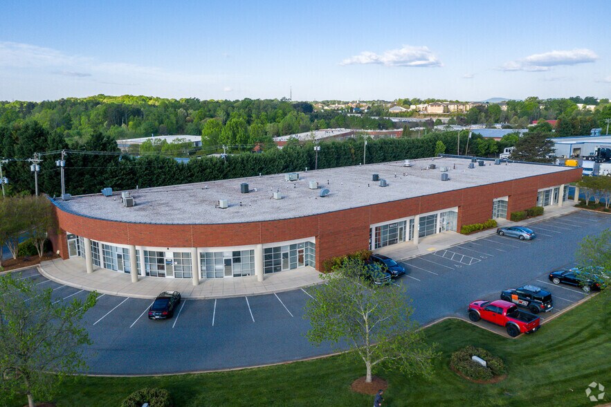 More Photos Of 224 Rolling Hill Rd, Mooresville Light Distribution For Lease