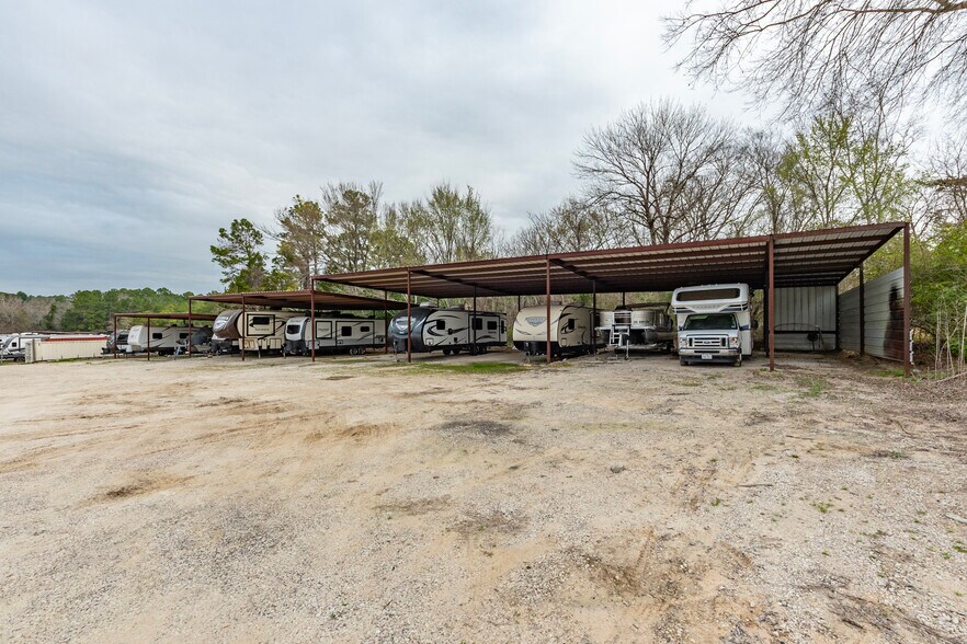 More Photos Of 11400 Thousand Trl, Willis Trailer Camper Park For Sale