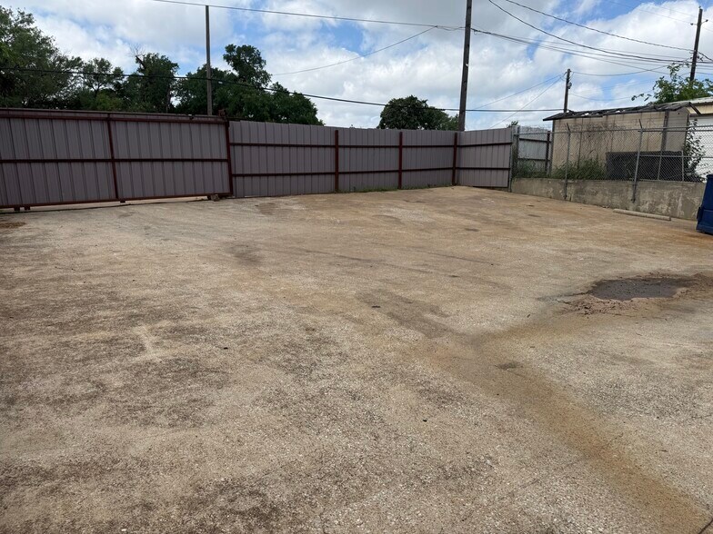 More Photos Of 5928 E Lancaster Ave, Fort Worth Freestanding For Lease