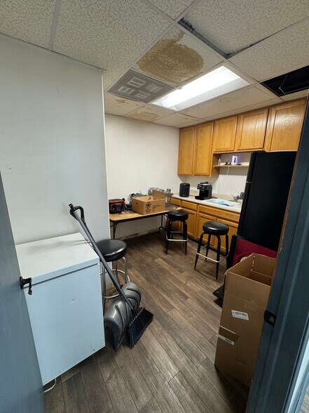 More Photos Of 7336 Archer Ave, Summit Argo Storefront Retail Residential For Lease