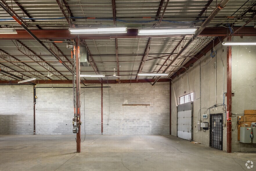 More Photos Of 2403-2467 Rue Guénette, Saint-Laurent Unknown For Lease