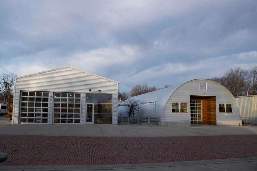 More Photos Of 839-841 Pennsylvania St, Lawrence Warehouse For Sale