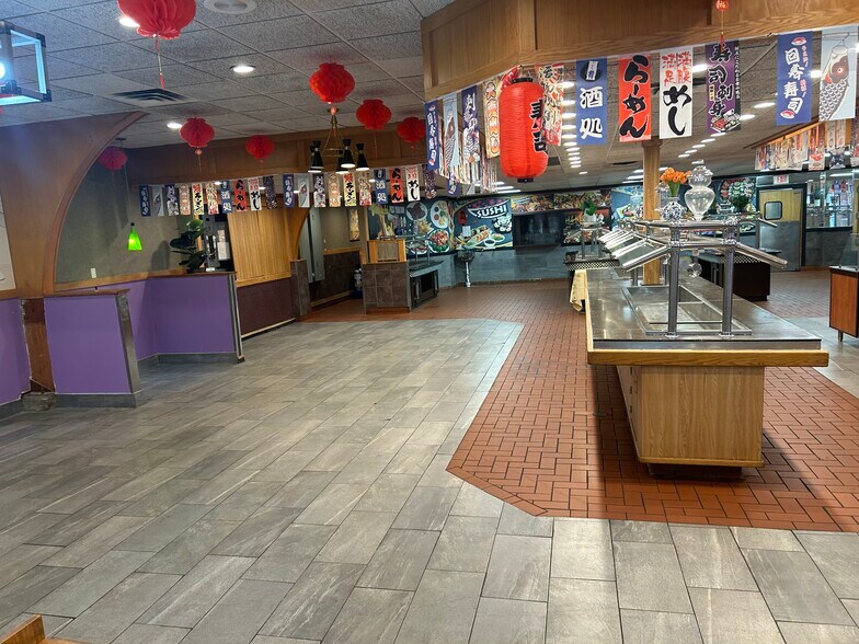 More Photos Of 2613 E Clairemont Ave, Eau Claire Restaurant For Lease