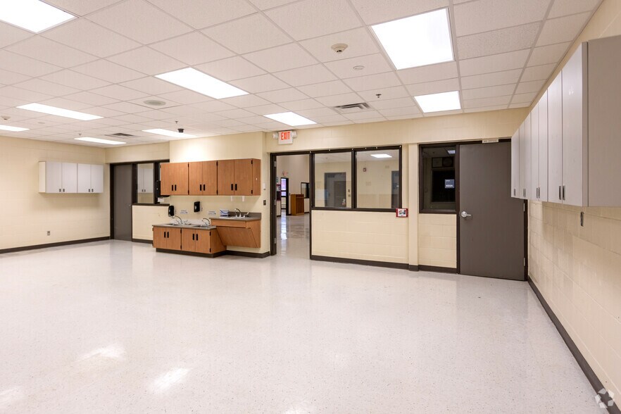 More Photos Of 132 1st Ave S, Motley Light Manufacturing For Sale