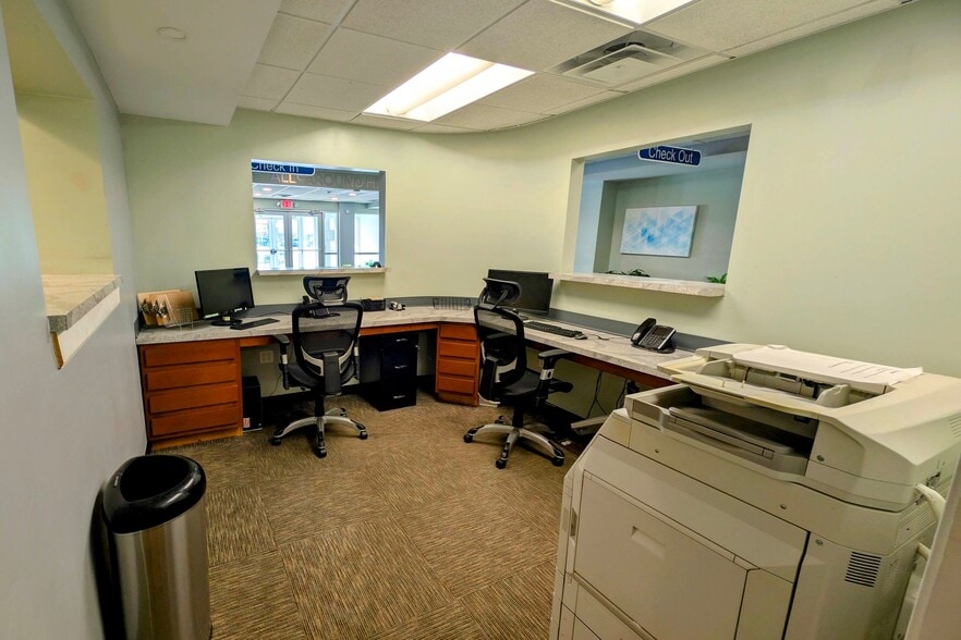 More Photos Of 1151 S 4th St, Louisville Medical For Lease