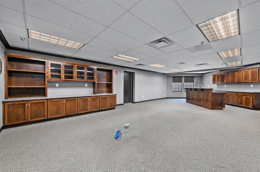 More Photos Of 3730 S Elizabeth St, Independence Medical For Lease