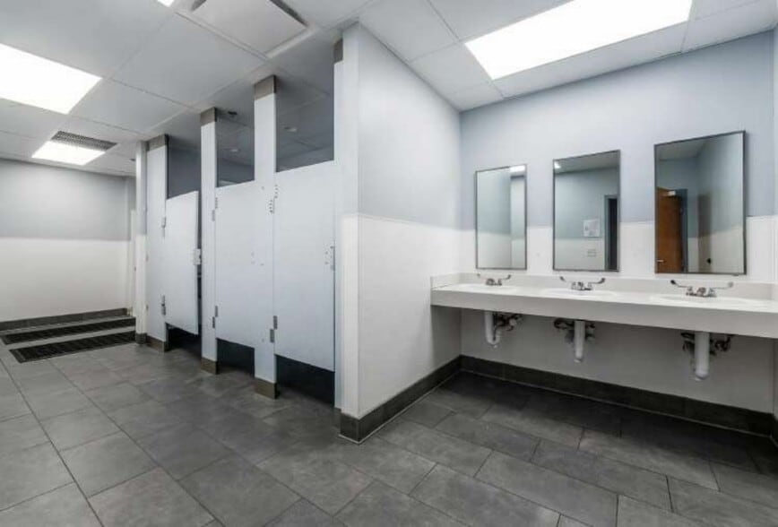More Photos Of 7400 Huntington Park Dr, Columbus Rehabilitation Center For Sale