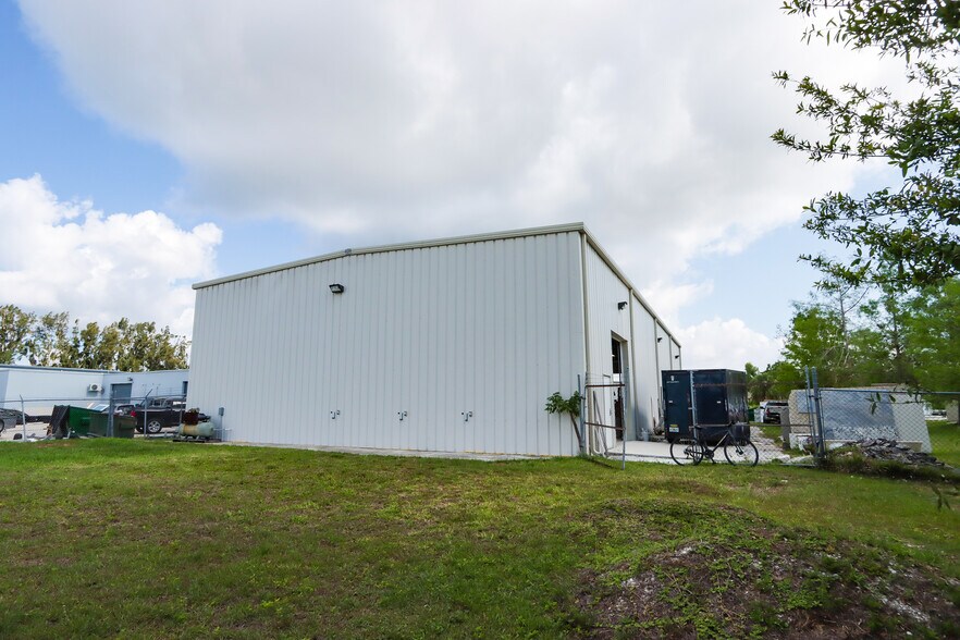 More Photos Of 11575 Marshwood Ln, Fort Myers Warehouse For Sale