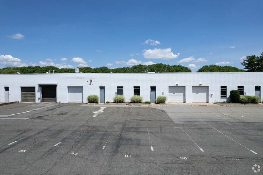 More Photos Of 16 Mckee Dr, Mahwah Showroom For Lease