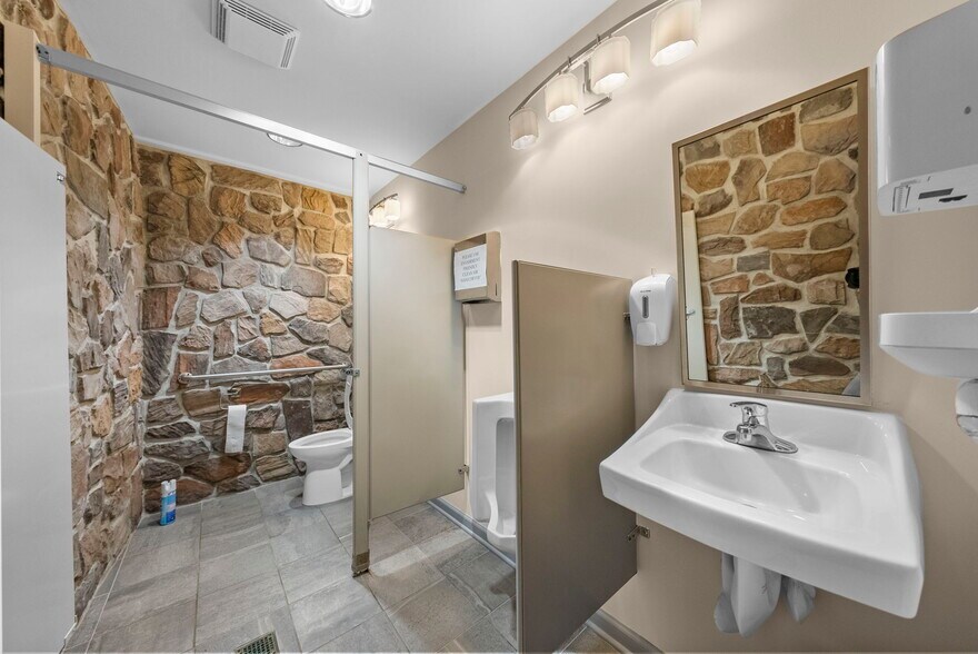 More Photos Of 3 Mapleton Rd, Princeton Office For Sale