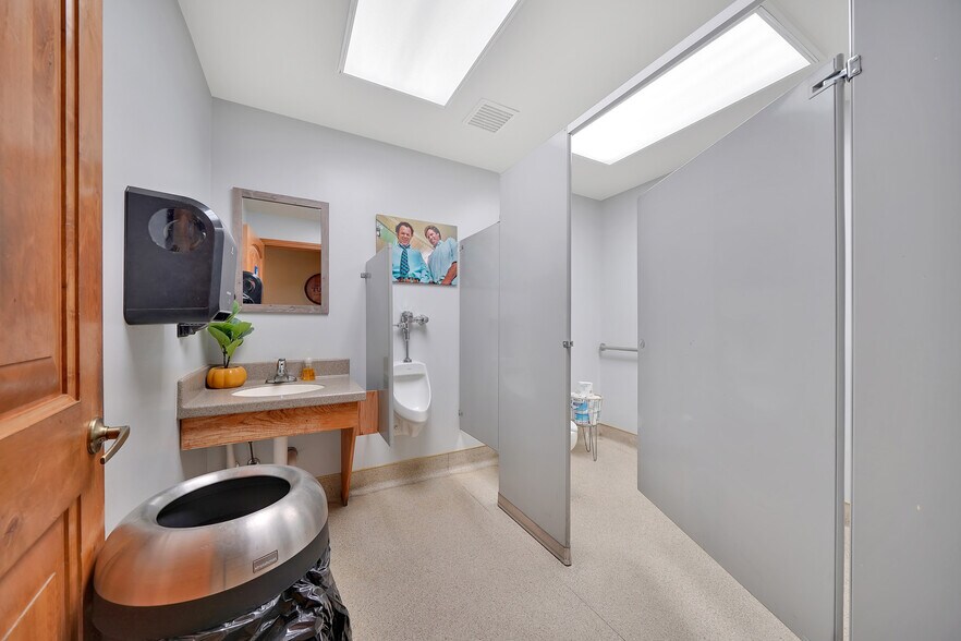 More Photos Of 36 Main St, Sutter Creek Restaurant For Sale