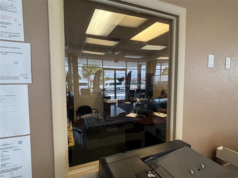 More Photos Of 4369 Tamiami Trl, Port Charlotte Auto Dealership For Lease