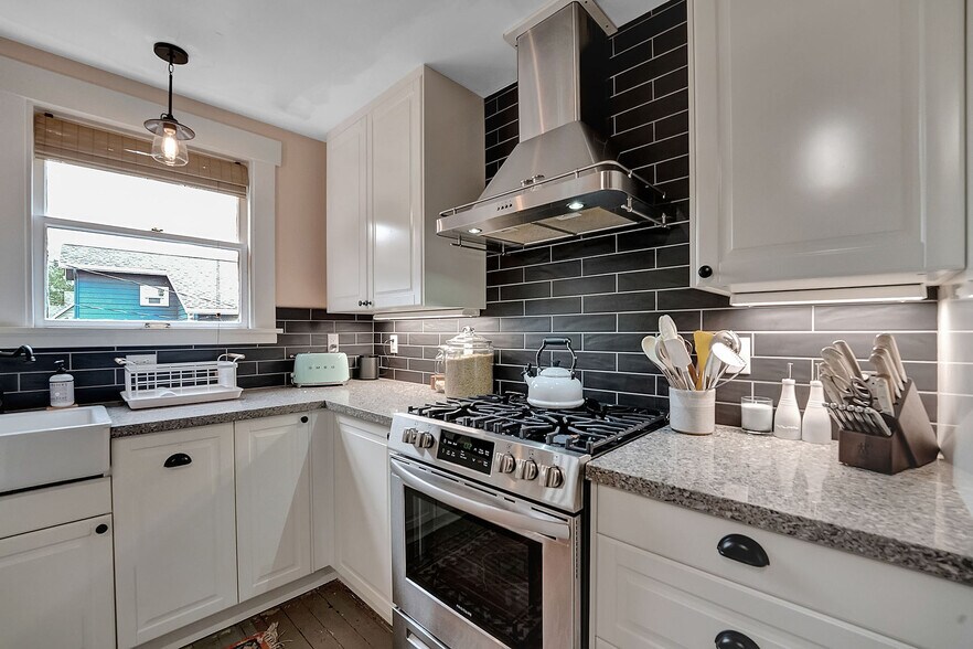 More Photos Of 8325-8337 SE 17th Ave, Portland Freestanding For Sale