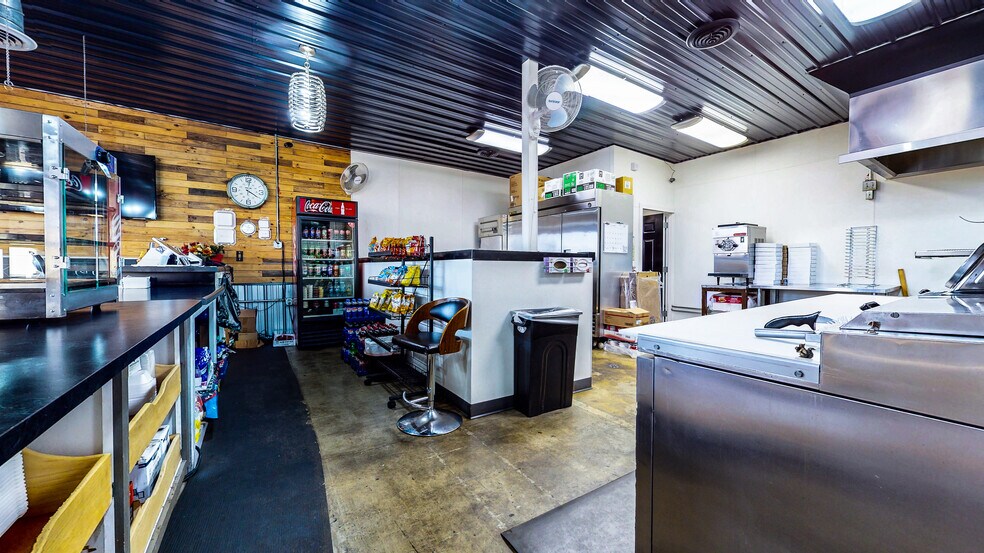 More Photos Of 1794 Harrington Memorial Rd, Mansfield Bar For Sale