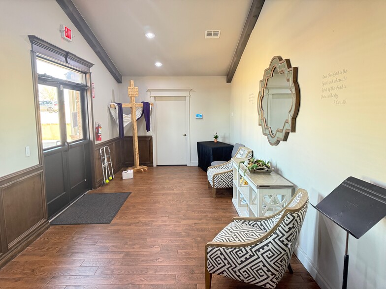 More Photos Of 450 E Main St, Yukon Religious Facility For Sale