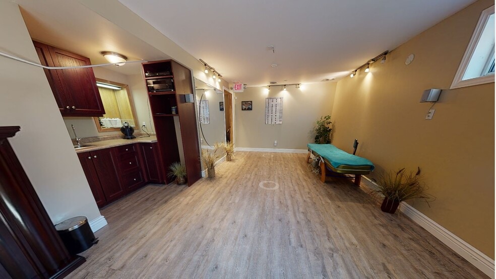 More Photos Of 11 Belmont Av W, Kitchener Flex For Sale