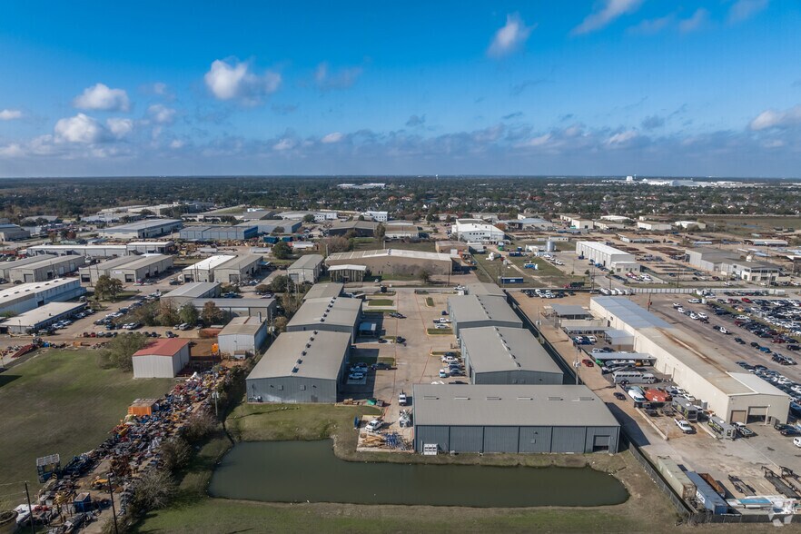More Photos Of 5850 Cunningham Rd, Houston Unknown For Lease