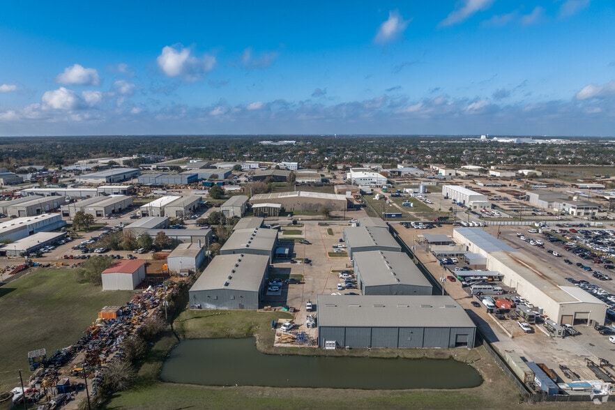 More Photos Of 5850 Cunningham Rd, Houston Unknown For Lease