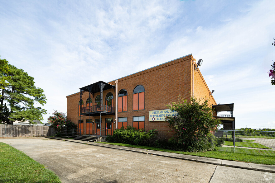 Primary Photo Of 7370 Chef Menteur Hwy, New Orleans Lodge Meeting Hall For Sale