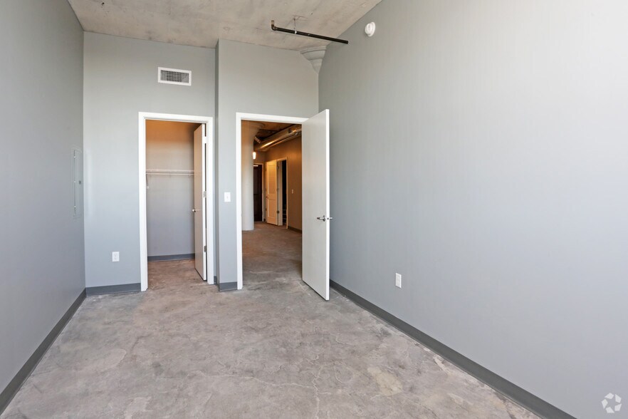 More Photos Of 511 Pershing Ave, Davenport Multifamily For Sale