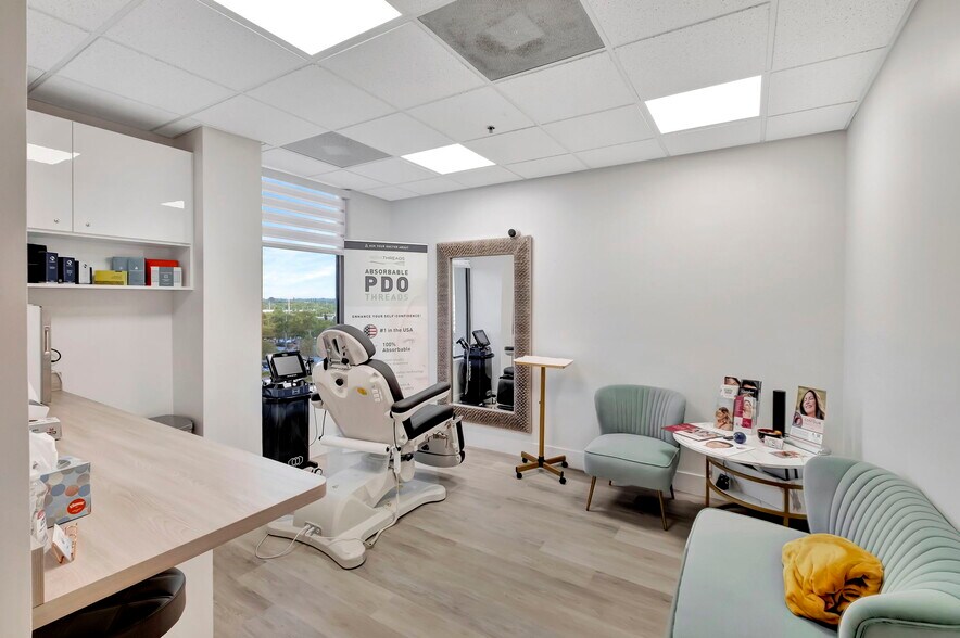 More Photos Of 12550 Biscayne Blvd, North Miami Medical For Lease