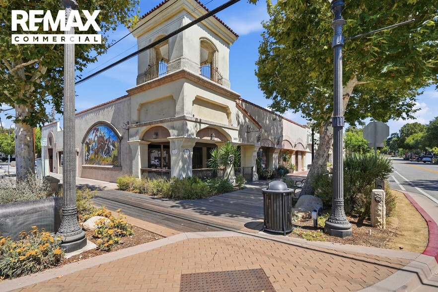 Primary Photo Of 24258-24274 Main St, Newhall Restaurant For Lease