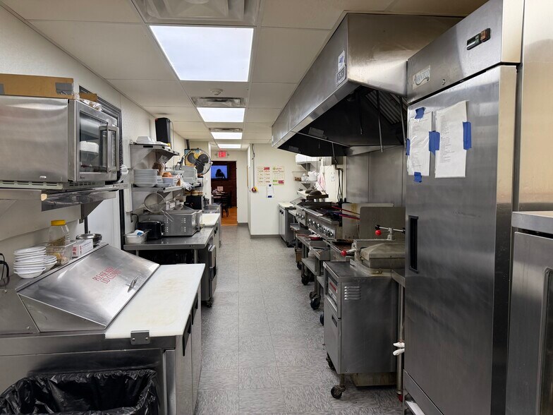 More Photos Of 617 S Washington St, New Paris Bar For Sale
